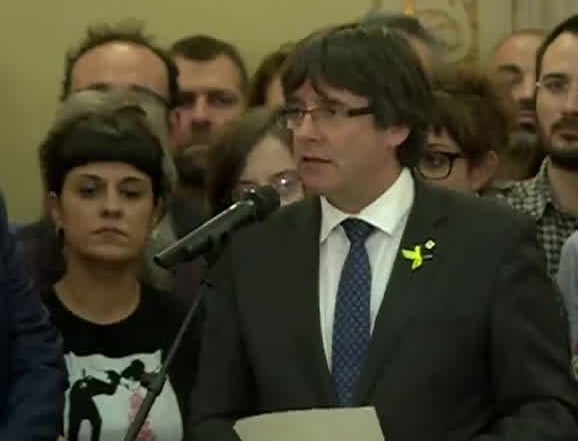 Puigdemont pide "mantener el pulso del país" con paz, civismo y dignidad Puigdemont pide "mantener el pulso del país" con paz, civismo y dignidad