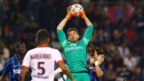 Nicolas Douchez, en un partido con el PSG