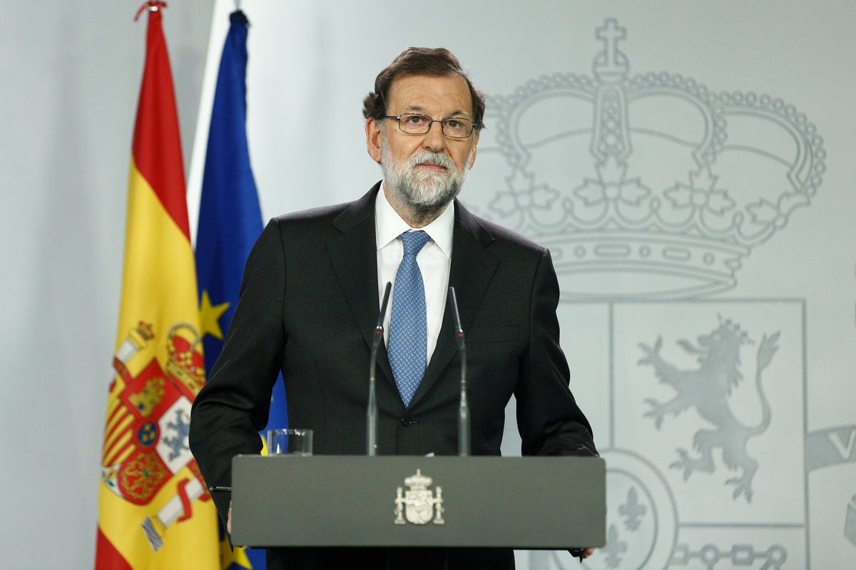Rajoy cesa al Govern, disuelve el Parlament y convoca elecciones en Cataluña el 21 de diciembre Rajoy cesa al Govern, disuelve el Parlament y convoca elecciones en Cataluña el 21 de diciembre