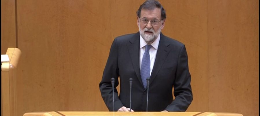 Rajoy defiende el 155 en el Senado: "Hay que salvar a Cataluña de los estragos que están causando las conductas anticonstitucionales" Rajoy defiende el 155 en el Senado: "Hay que salvar a Cataluña de los estragos que están causando las conductas anticonstitucionales"