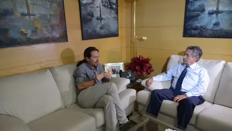 Pablo Iglesias y Miguel Ángel Revilla Reunión en el Gobierno de Cantabria