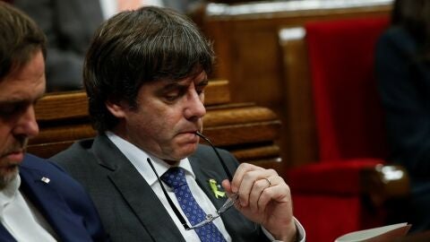 Carles Puigdemont y Oriol Junqueras en el Parlament