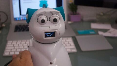 El robot premiado se llama Aisoy1 KiK