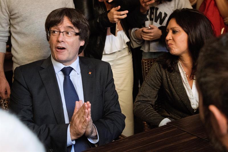 Tertulia: ¿Cuánto tardará en hacerse efectiva la detención de Puigdemont? Tertulia: ¿Cuánto tardará en hacerse efectiva la detención de Puigdemont?