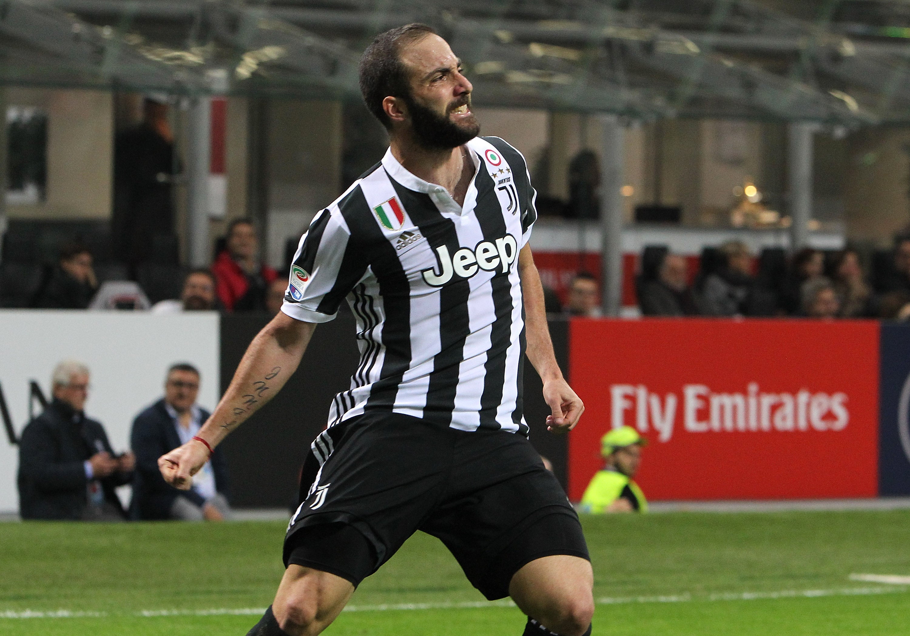 Un doblete de Higuaín da el triunfo a la Juventus y deprime al Milan Un doblete de Higuaín da el triunfo a la Juventus y deprime al Milan