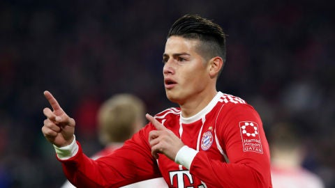 James celebra un gol con el Bayern