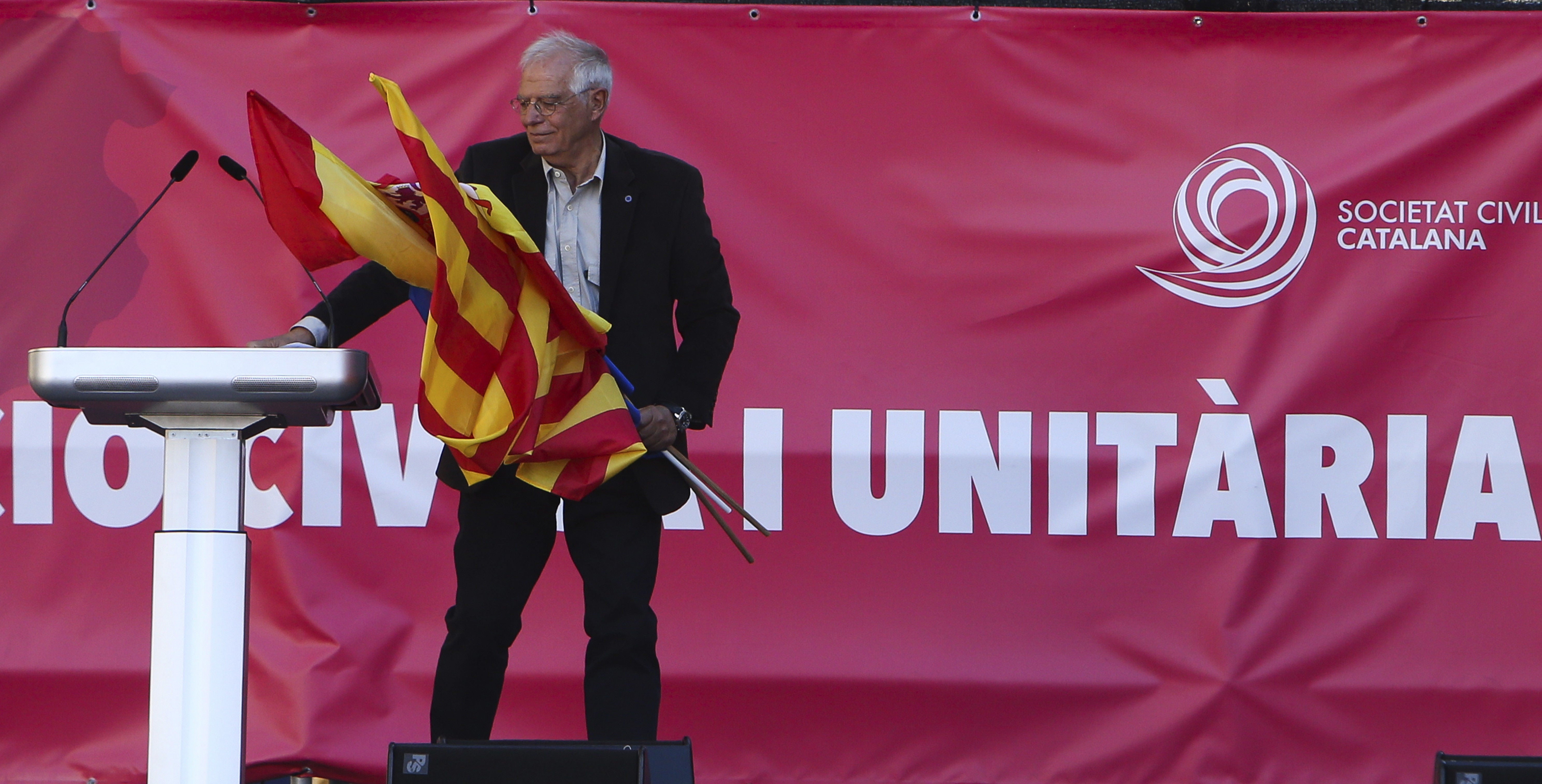 Josep Borrell: "Yo también soy parte de Cataluña, y no le reconozco a Puigdemont el derecho a hablar en mi nombre" Josep Borrell: "Yo también soy parte de Cataluña, y no le reconozco a Puigdemont el derecho a hablar en mi nombre"