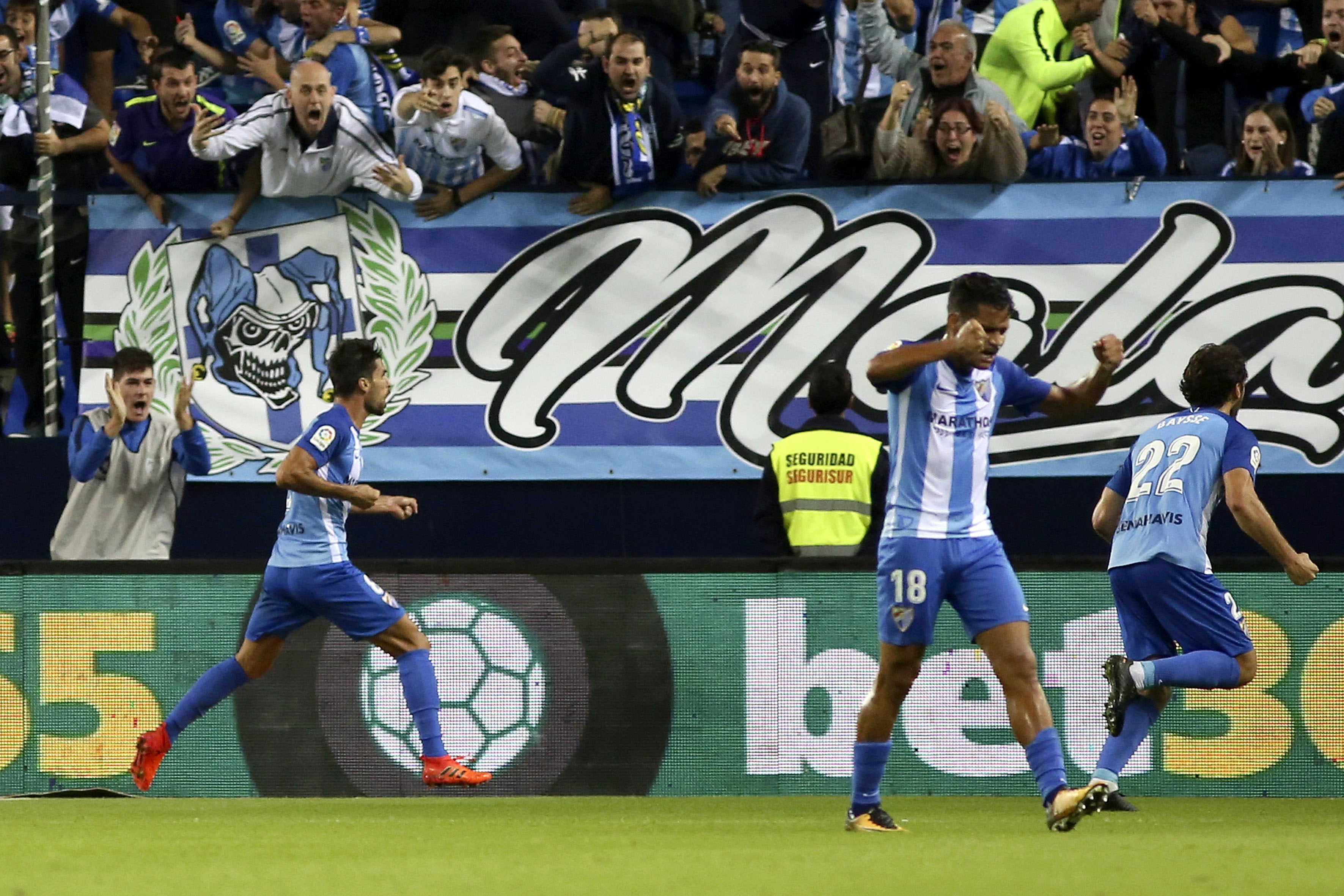 Málaga 2-1 Celta. Adrián y Recio dan un respiro al Málaga de Míchel Málaga 2-1 Celta. Adrián y Recio dan un respiro al Málaga de Míchel