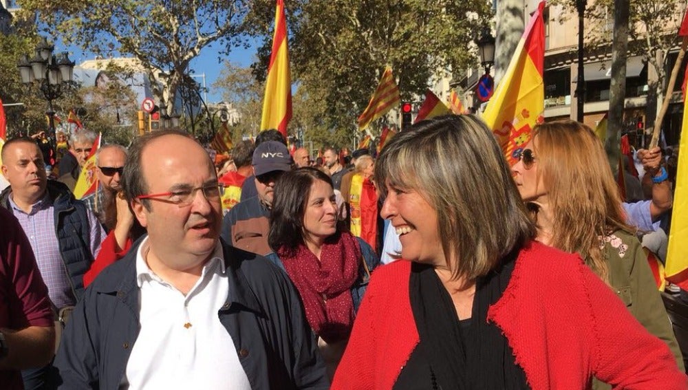 Miquel Iceta y Nuria Marín, durante la marcha por la unidad de España en Barcelona
