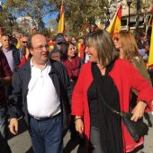 Miquel Iceta y Nuria Marín, durante la marcha por la unidad de España en Barcelona