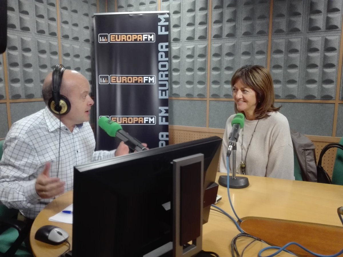 Idoia Mendia: "Estoy muy contenta de la estabilidad que hay en Euskadi en las instituciones" Idoia Mendia: "Estoy muy contenta de la estabilidad que hay en Euskadi en las instituciones"