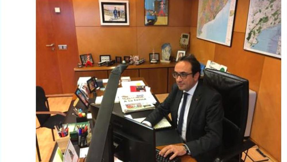 La foto que Josep Rull ha publicado en Instagram desde su despacho