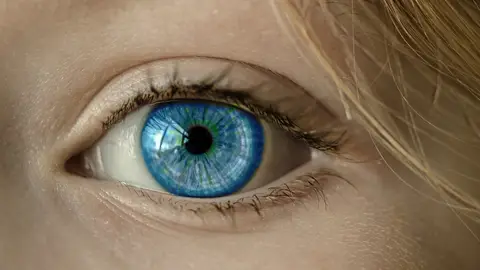 Una tecnologia barata y sencilla para el diagnostico de ojo seco Una tecnologia barata y sencilla para el diagnostico de ojo seco