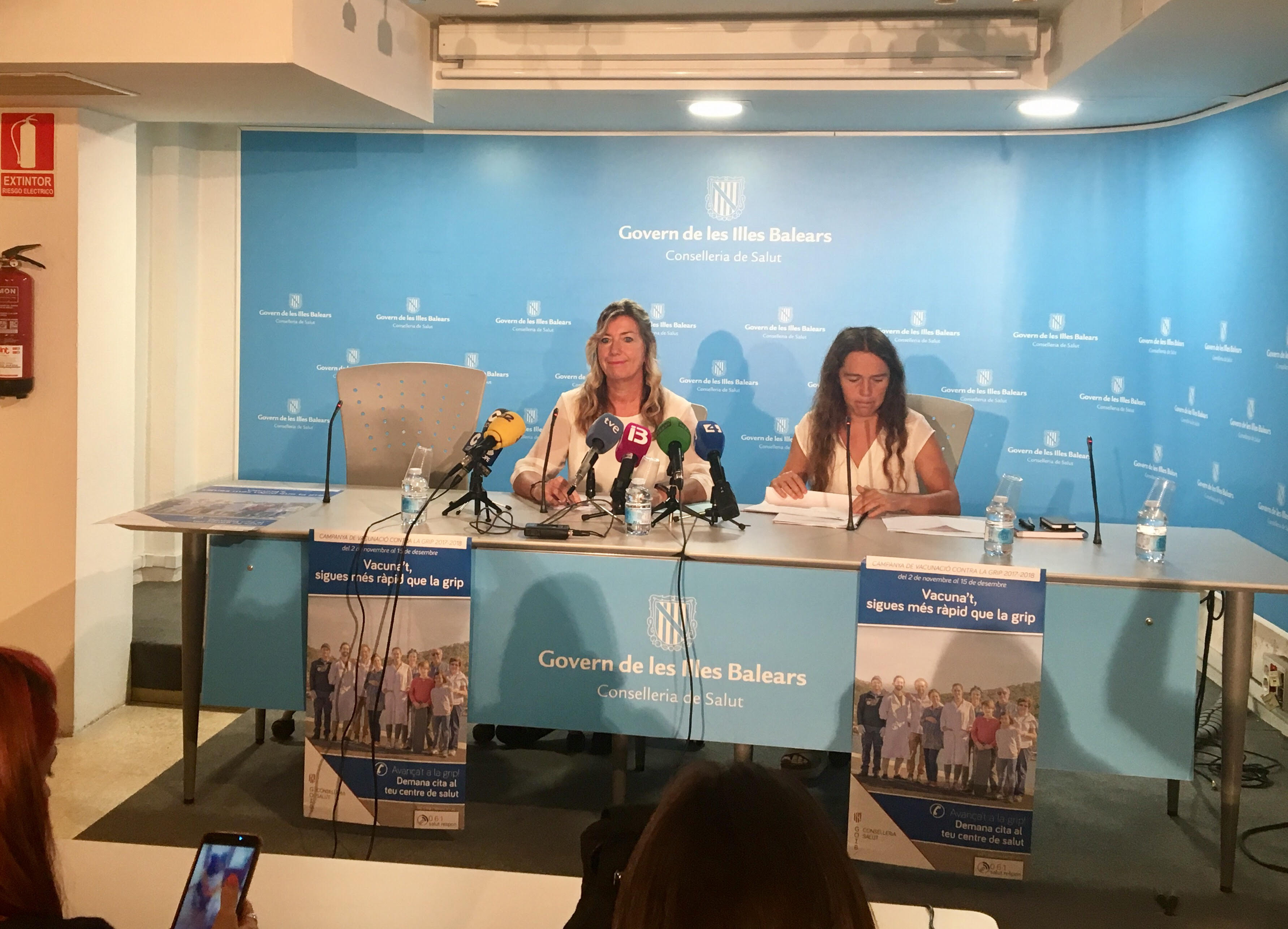 Salud garantiza la asistencia y afirma que se rebaja exigencia del catalán Salud garantiza la asistencia y afirma que se rebaja exigencia del catalán