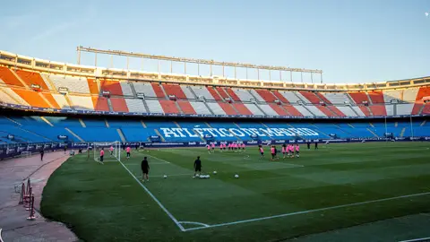 El Atlético de Madrid entrena en el Vicente Calderón El Atlético de Madrid entrena en el Vicente Calderón