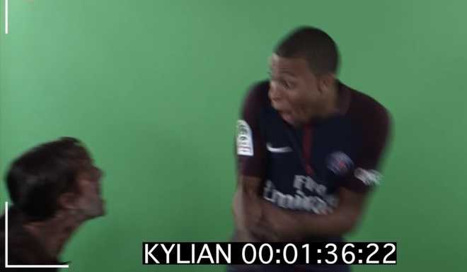 Truco o trato: Mbappé se lleva un susto de muerte por Halloween Truco o trato: Mbappé se lleva un susto de muerte por Halloween
