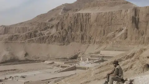 Tito Vivas en Hatshepsut templos egipcios