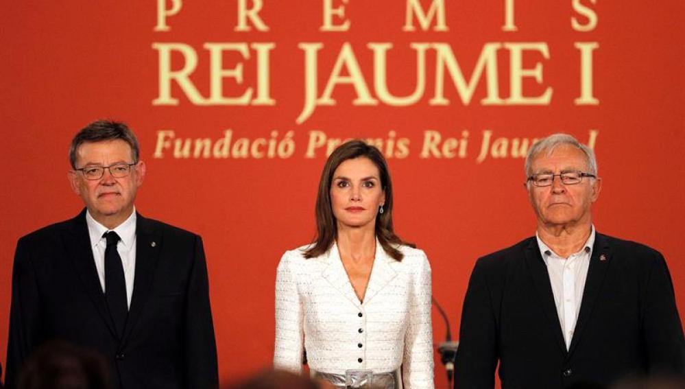  La reina Letizia junto al president de la Generaltat valenciana, Ximo Puig y el alcalde de Valencia, Joan Ribó