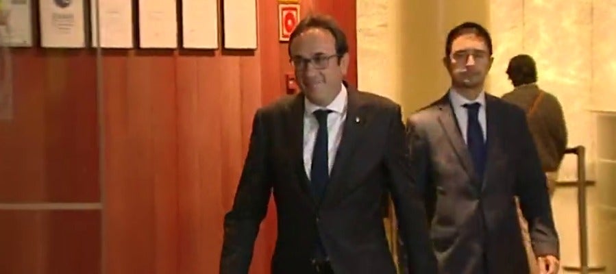 El exconseller Josep Rull sale de su despacho El exconseller Josep Rull sale de su despacho