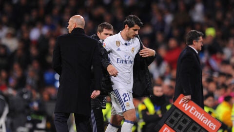&Aacute;lvaro Morata se retira del campo tras un partido del Real Madrid 