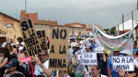 Manifestaci&oacute;n en contra de tierras raras