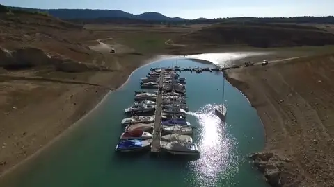 Los pueblos ribereños de los embalses afectados por la sequía también se secan Los pueblos ribereños de los embalses afectados por la sequía también se secan