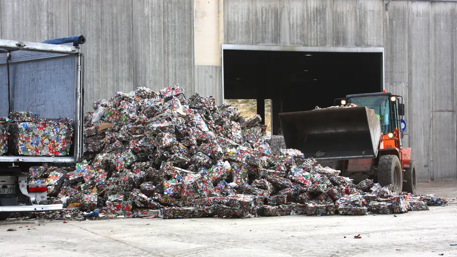 Una planta de residuos Planta de residuos sólidos urbanos del Baix Vinalopó de Elche
