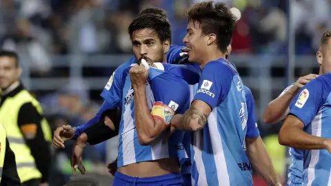Recio, capitán del Málaga, celebra un gol Recio, capitán del Málaga, celebra un gol