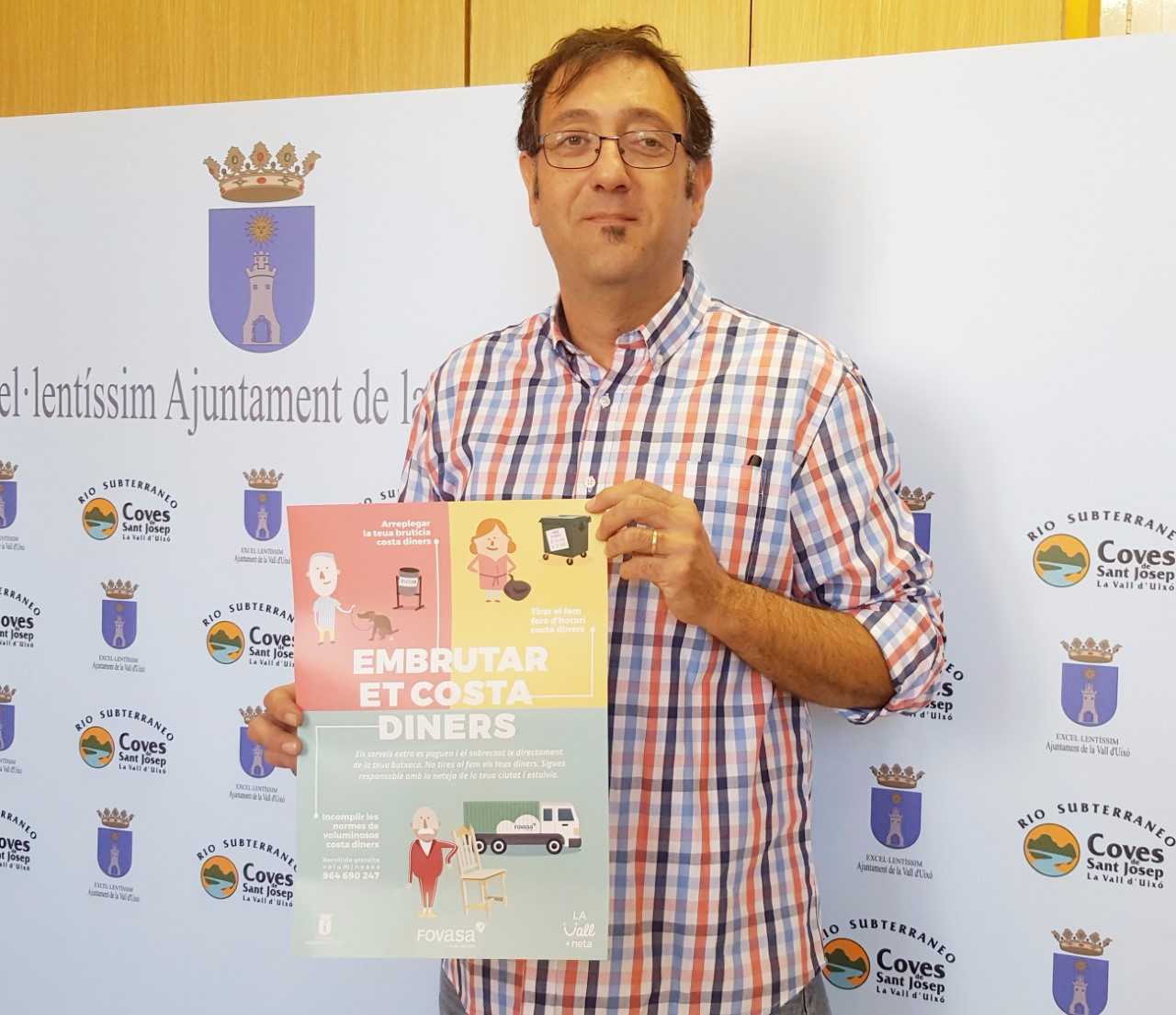 El Ayuntamiento de la Vall d'Uixó presenta la campaña de concienciación 'Embrutar ens costa diners' El Ayuntamiento de la Vall d'Uixó presenta la campaña de concienciación 'Embrutar ens costa diners'