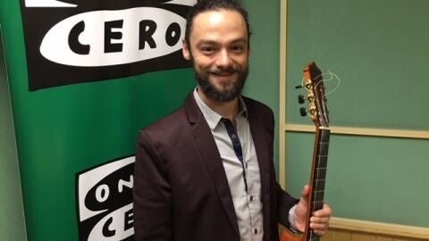 Cantante, guitarrista y productor
