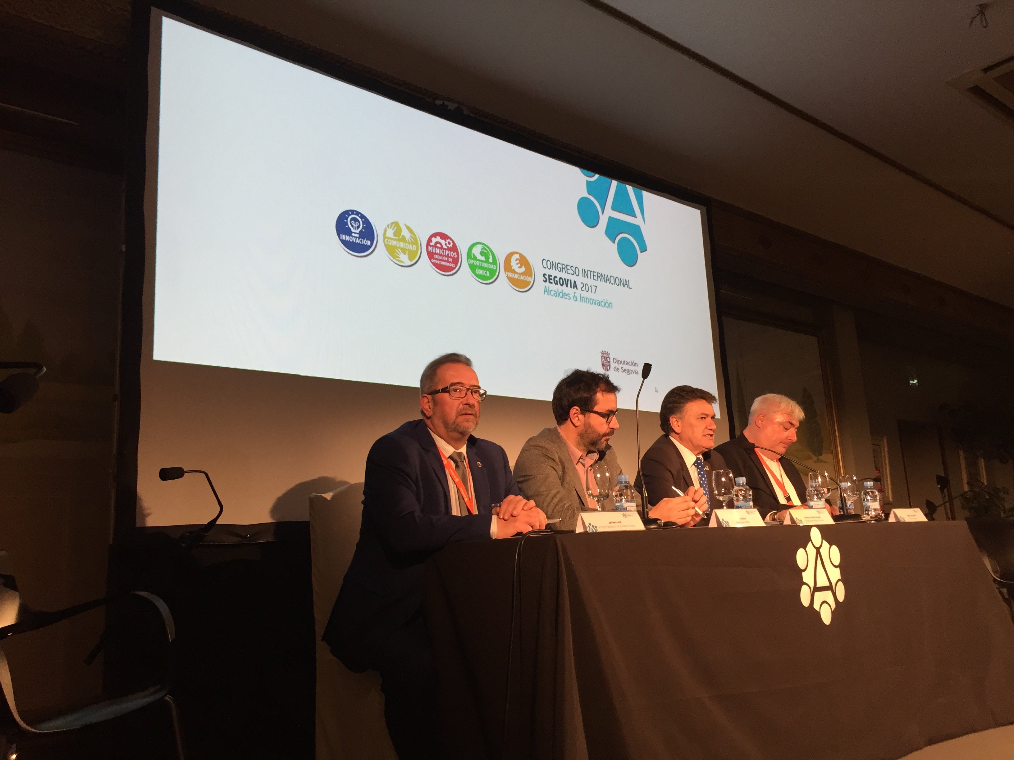 Más de 200 regidores participan en el Congreso Internacional alcaldes e innovación que se está celebrando en Segovia Más de 200 regidores participan en el Congreso Internacional alcaldes e innovación que se está celebrando en Segovia