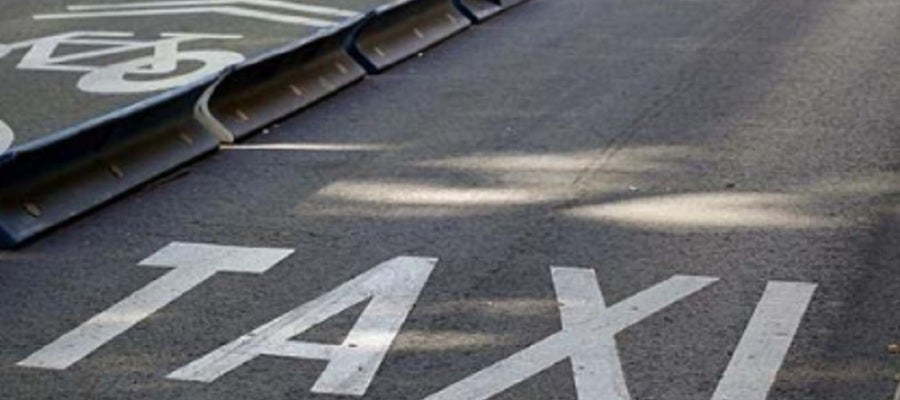 Imagen de un carril taxi Imagen de un carril taxi
