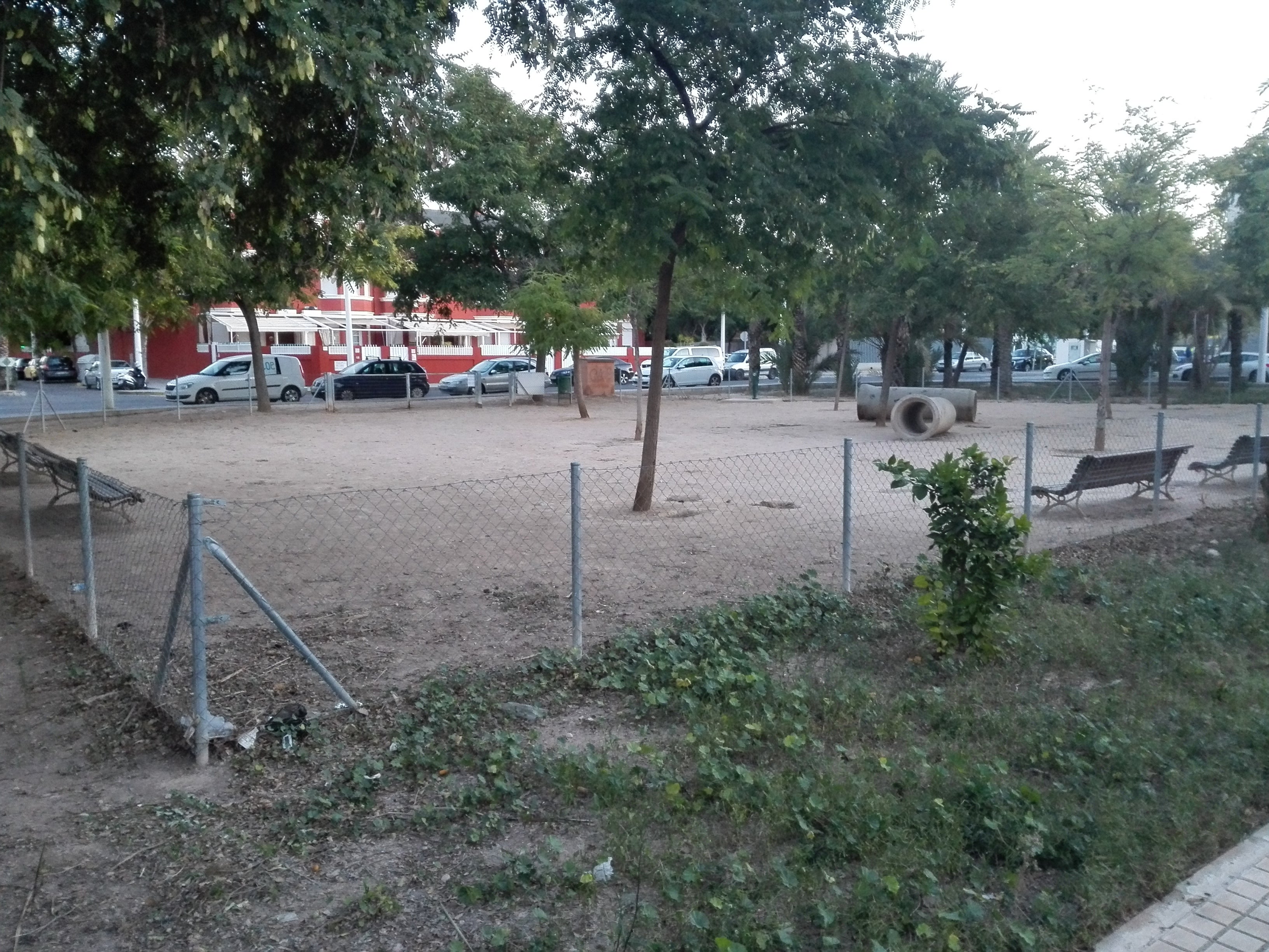 Ilicitanos por Elche denuncia que el tripartito no ha creado los parques para perros prometidos este año Ilicitanos por Elche denuncia que el tripartito no ha creado los parques para perros prometidos este año