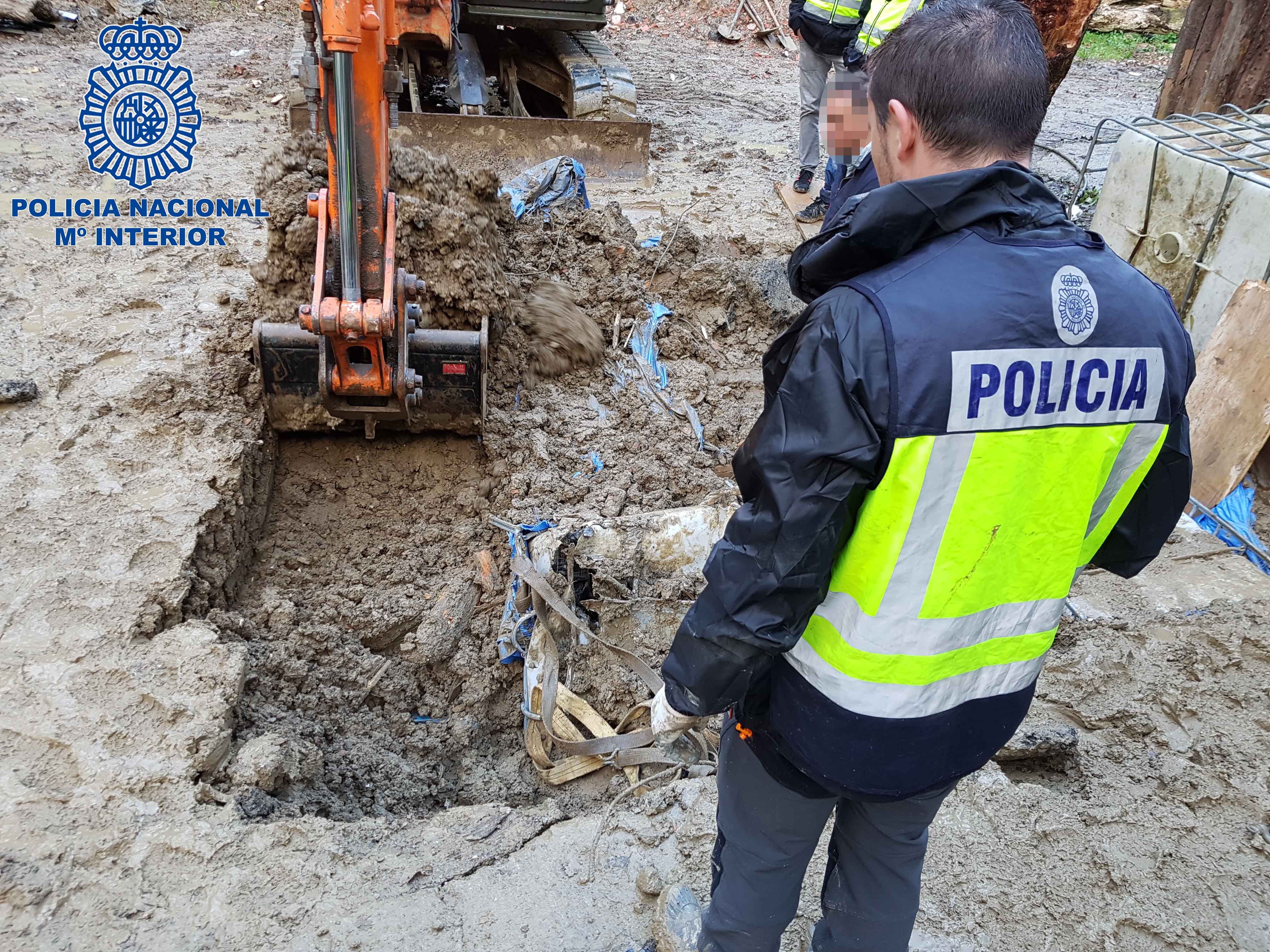 Incautadas 1,2 toneladas de cocaína de una banda criminal activa en Granada y Guipúzcua Incautadas 1,2 toneladas de cocaína de una banda criminal activa en Granada y Guipúzcua