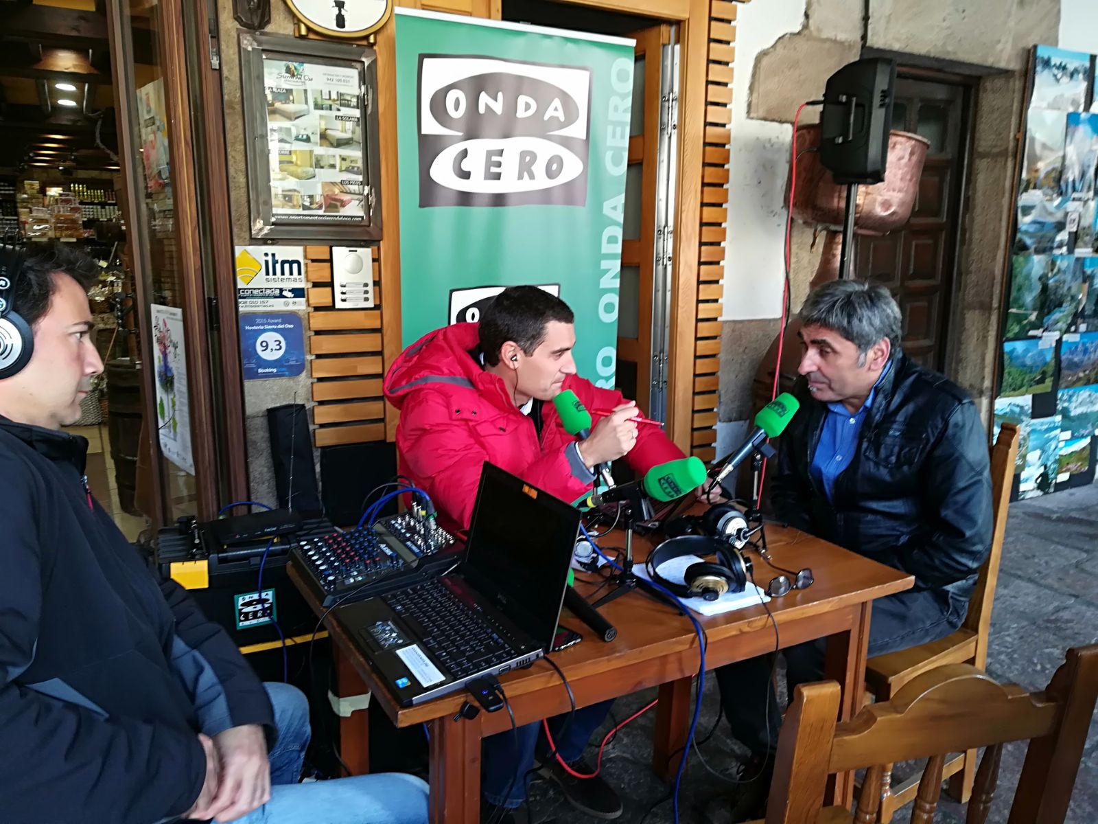La tienda de Sierra del Oso acoge 'Cantabria en la Onda' La tienda de Sierra del Oso acoge 'Cantabria en la Onda'