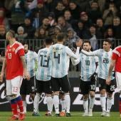Los jugadores de la selección de Argentina celebran un gol
