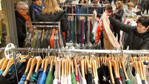 El peque&ntilde;o comercio genera el 20% del empleo del sector. EFE/Archivo