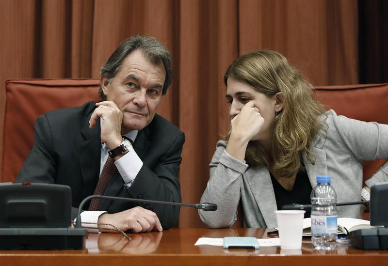 Puigdemont se reúne en Bruselas con Mas y Pascal para abordar el 21D Puigdemont se reúne en Bruselas con Mas y Pascal para abordar el 21D