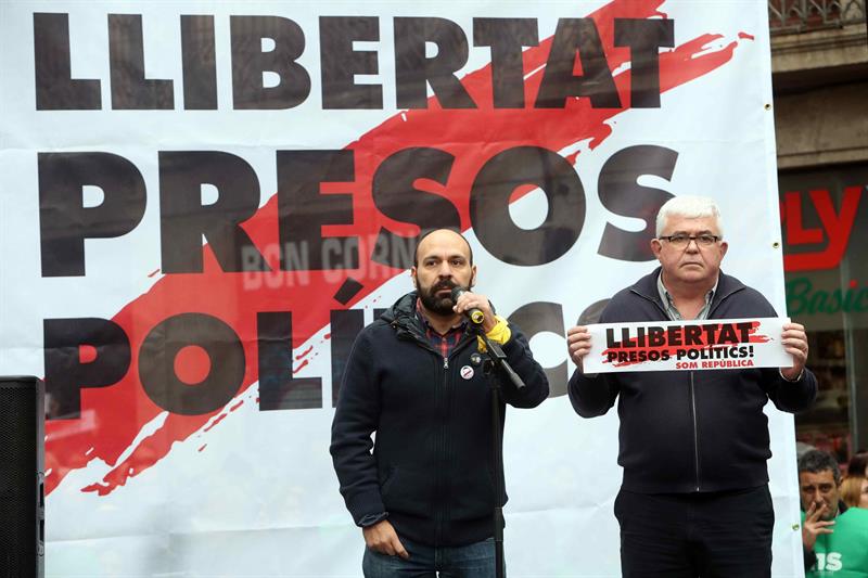 ANC pide la "restitución inmediata" del Govern al ganar el independentismo ANC pide la "restitución inmediata" del Govern al ganar el independentismo