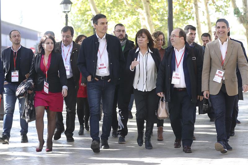 Los barones del PSOE cierran filas con Sánchez e Iceta Los barones del PSOE cierran filas con Sánchez e Iceta