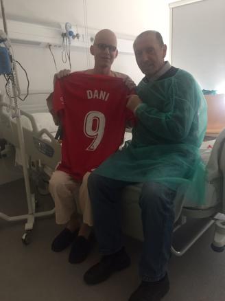 Dani Suárez: "El fútbol es para mí la vía de escape en el hospital" Dani Suárez: "El fútbol es para mí la vía de escape en el hospital"