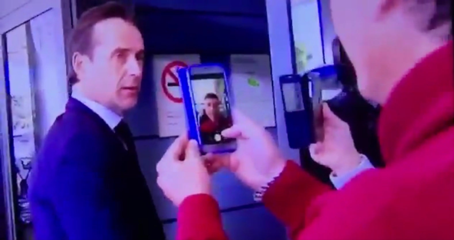 Lopetegui y el 'selfie' más surrealista que ha provocado las mofas en las redes sociales Lopetegui y el 'selfie' más surrealista que ha provocado las mofas en las redes sociales