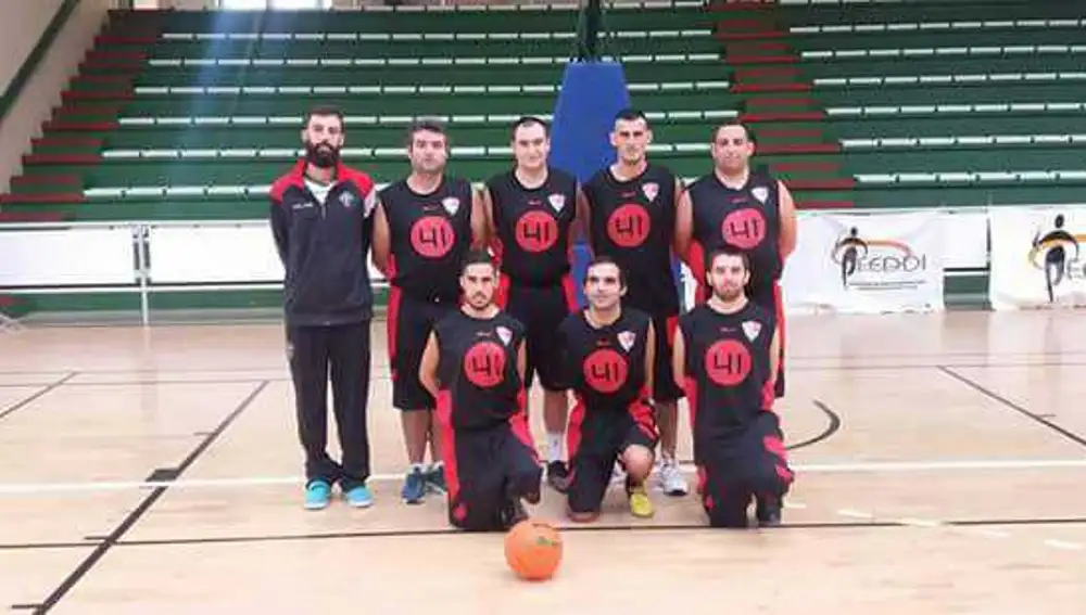 El equipo de baloncesto del CD Deportes sin Adjetivos en San Fernando (Cádiz)