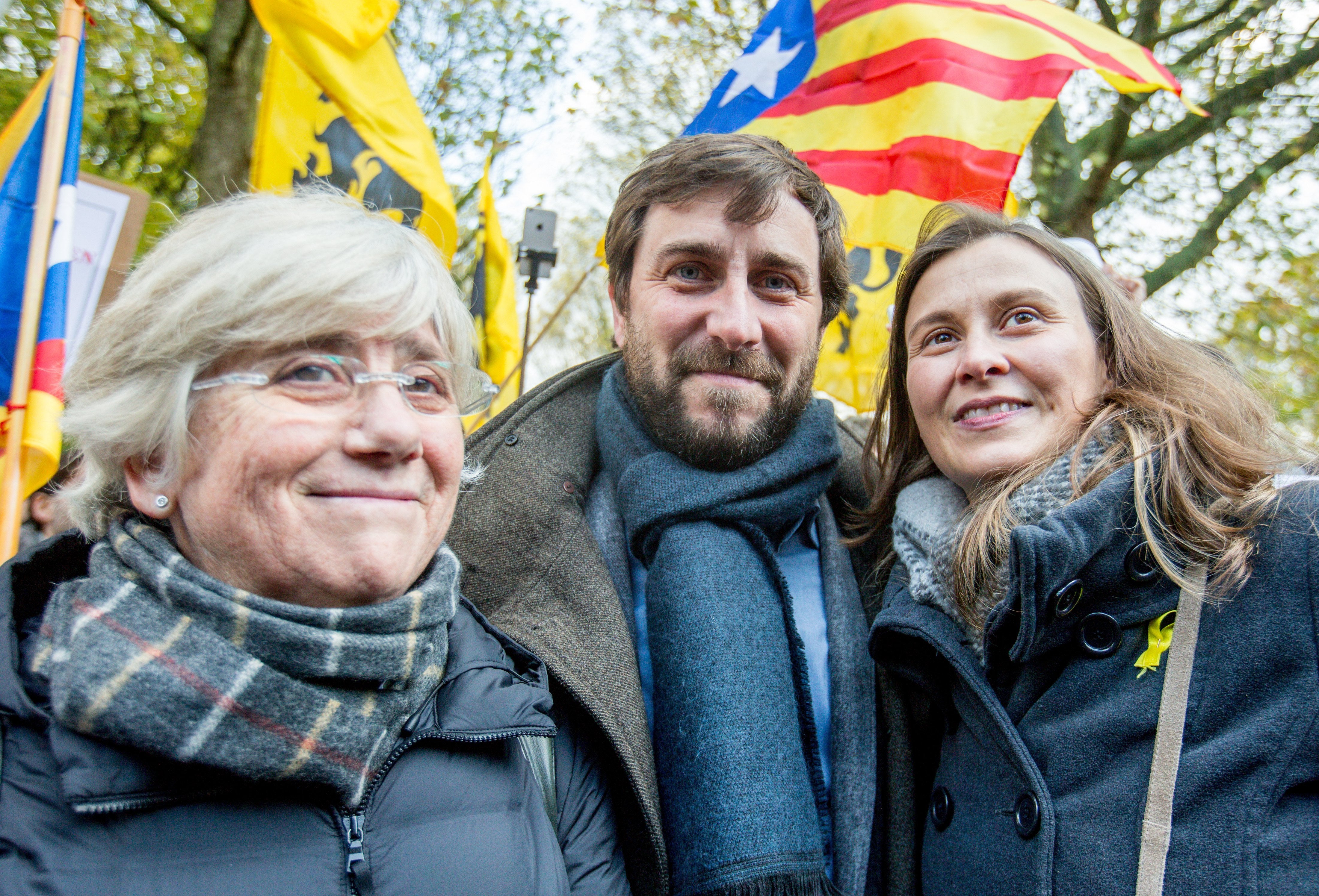 <p>Los Exconsejeros huidos demandan a Llarena en Bélgica y piden su recusación ante el Supremo</p> <p>Los Exconsejeros huidos demandan a Llarena en Bélgica y piden su recusación ante el Supremo</p>