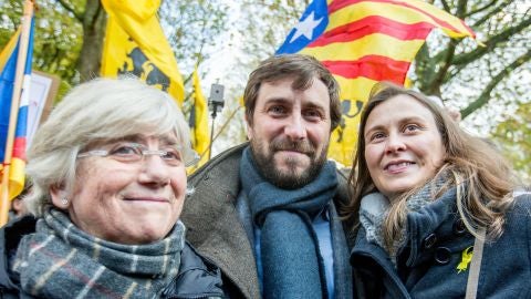 Los tres exconsejeros de la Generalitat de Catalu&ntilde;a Toni Com&iacute;n, Clara Ponsat&iacute; y Meritxell Serret 