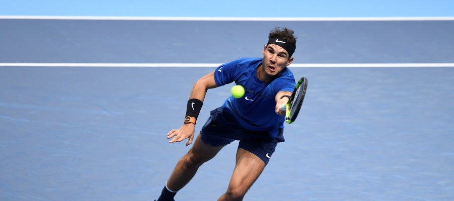 Rafa Nadal intenta llegar a un bola ante Goffin Rafa Nadal intenta llegar a un bola ante Goffin