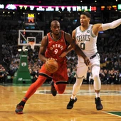 Ibaka, ante Jayson Tatum Ibaka, ante Jayson Tatum