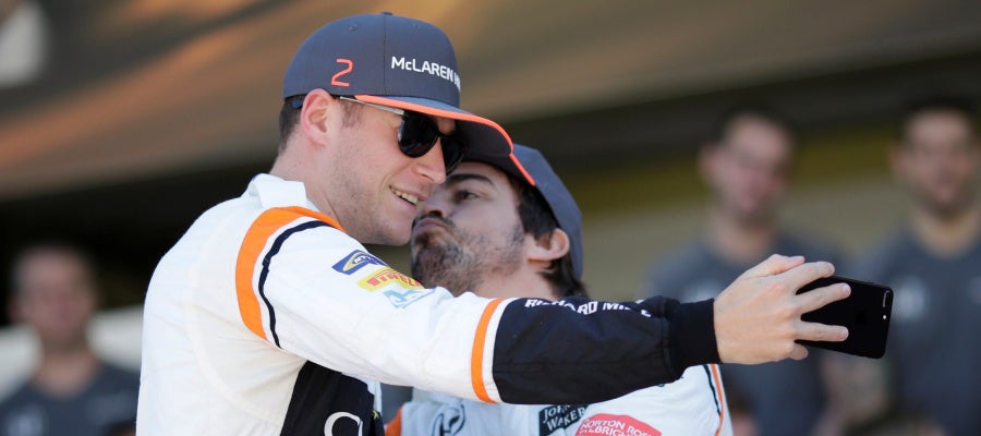 Fernando Alonso, junto a Vandoorne Fernando Alonso, junto a Vandoorne
