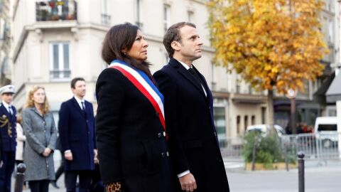 Emmanuel Macron y la alcaldesa de Par&iacute;s, Anne Hidalgo