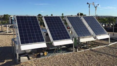 Sistema de refrigeraci&oacute;n solar montado en un edificio de la UMH de Elche